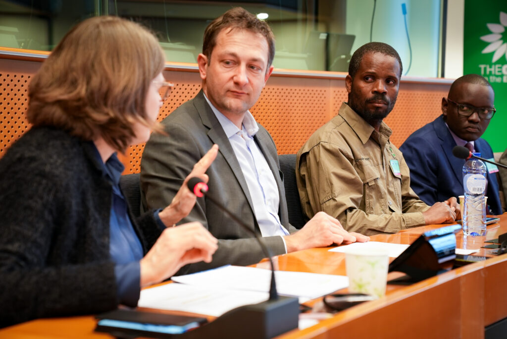 Smallholder farmer representatives called on Heidi Hautala and Christophe Hansen in the European Parliament for better collaboration with farmers that supply the EU market. Brussels, january 2023 © Steven De Winter / Solidaridad.